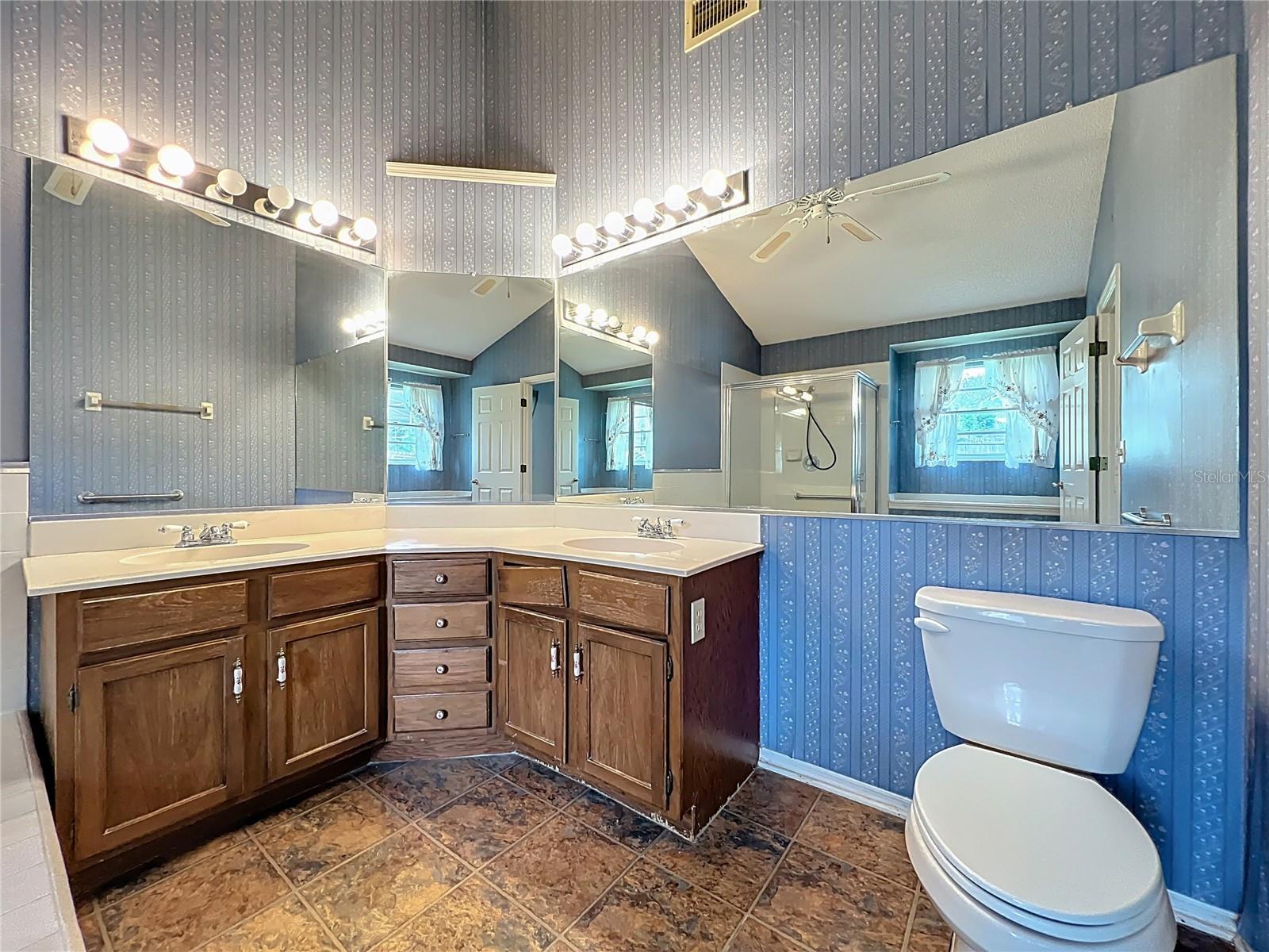 Image 31 of 41 For 306 Country View Court