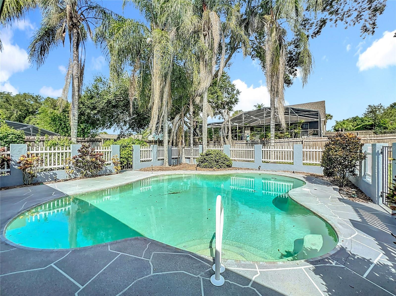 Image 35 of 41 For 306 Country View Court