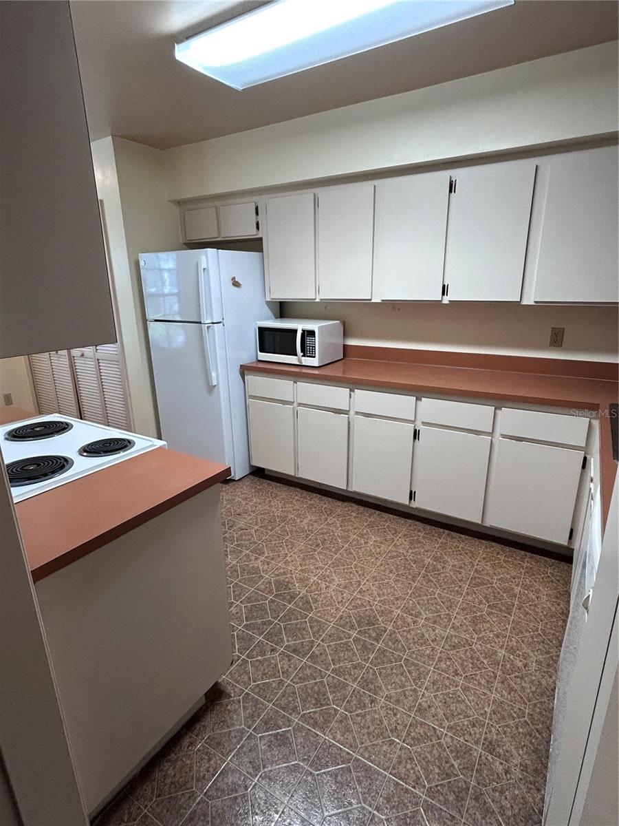 Image 3 of 29 For 714 Edgewater Drive 1a