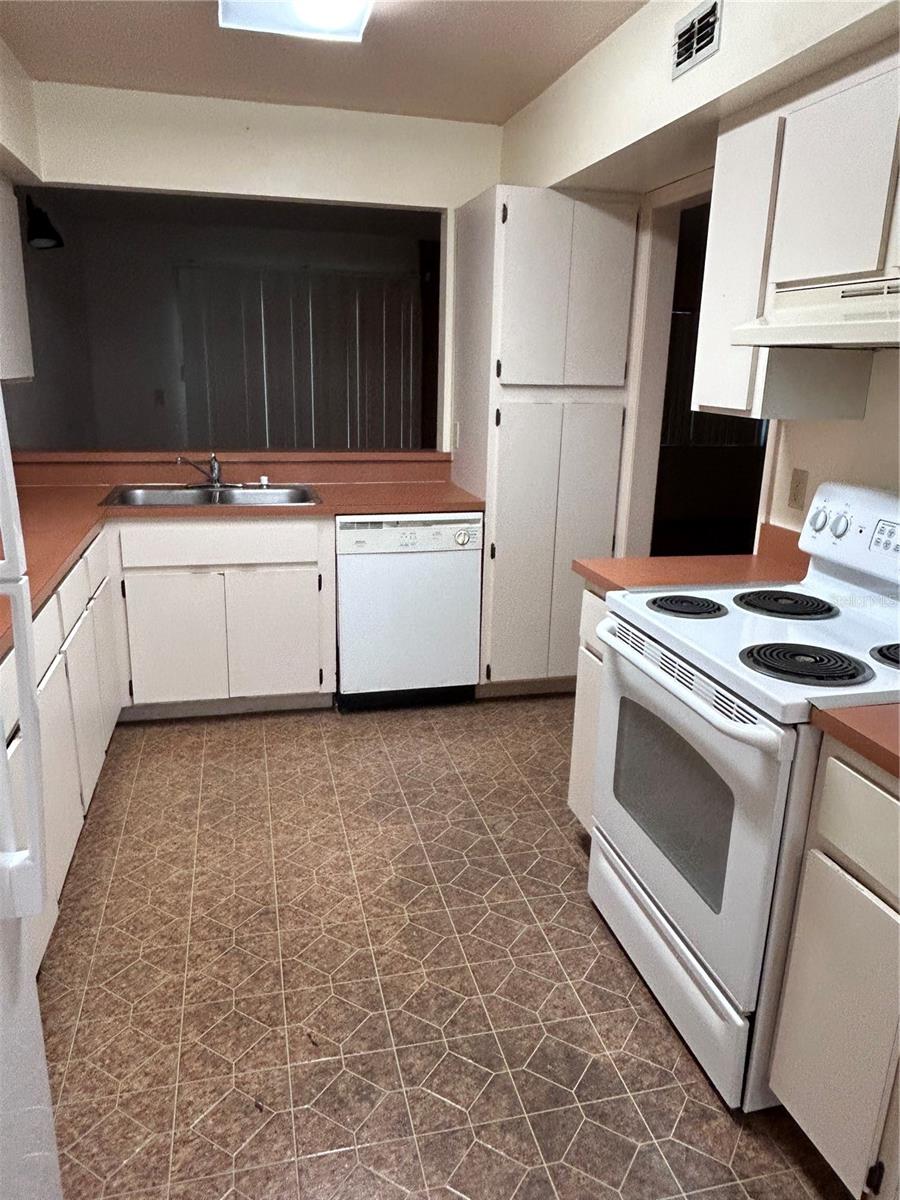 Image 6 of 29 For 714 Edgewater Drive 1a