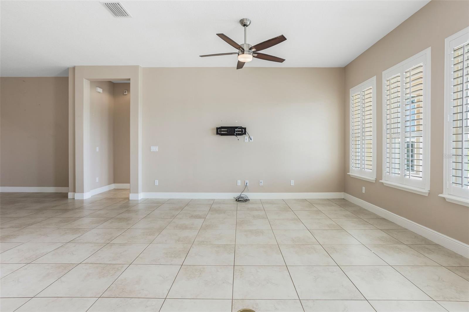Image 8 of 73 For 290 Silver Maple Road