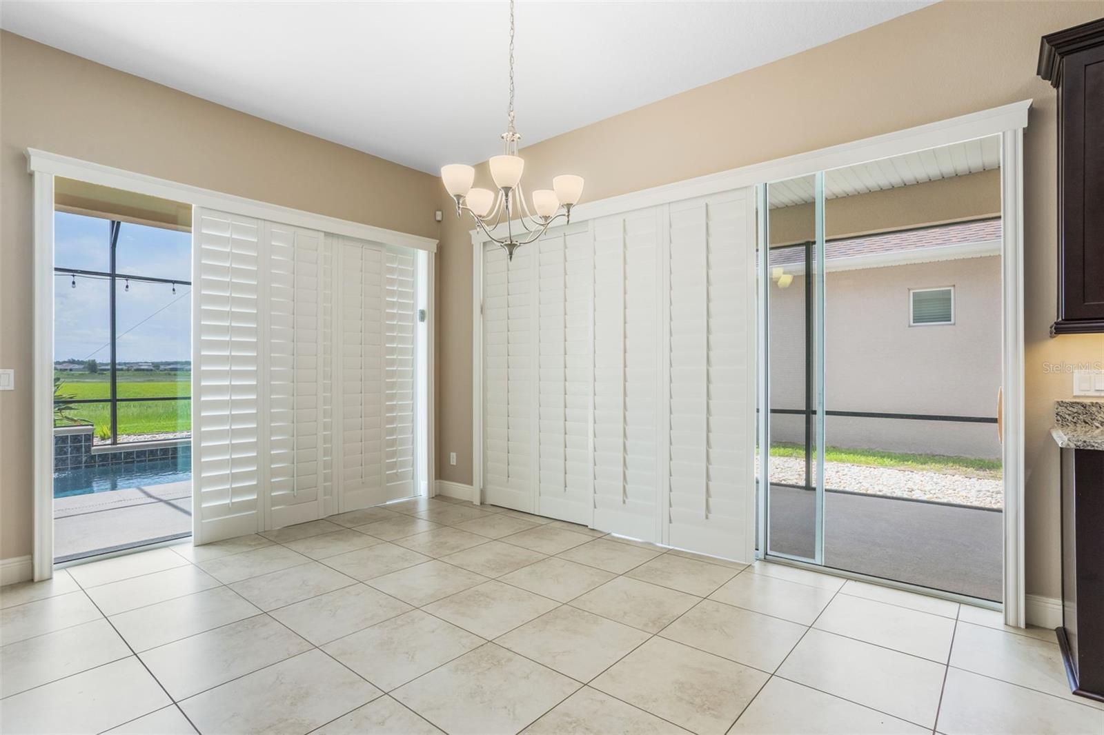 Image 14 of 88 For 290 Silver Maple Road