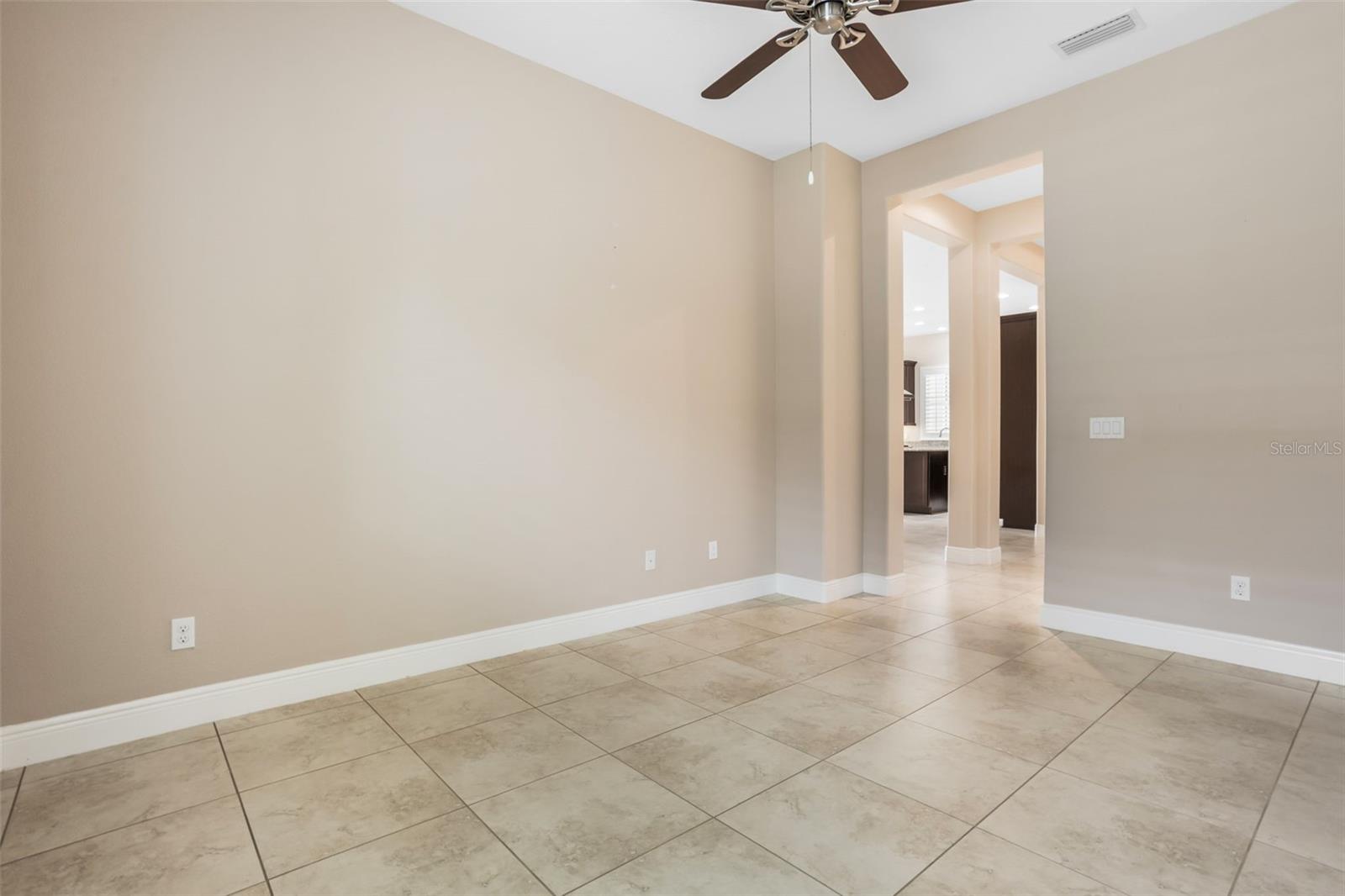 Image 15 of 88 For 290 Silver Maple Road