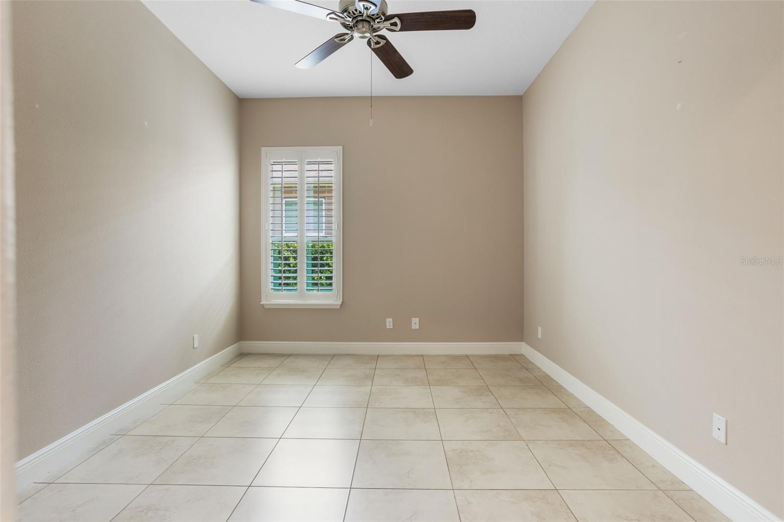 Image 16 of 88 For 290 Silver Maple Road