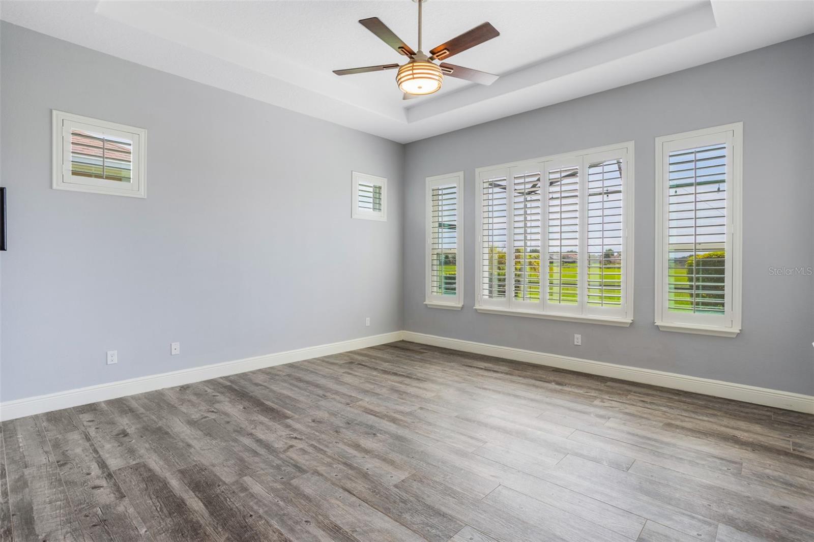 Image 17 of 88 For 290 Silver Maple Road