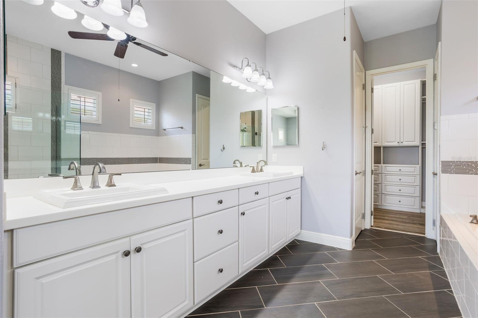 Image 20 of 88 For 290 Silver Maple Road