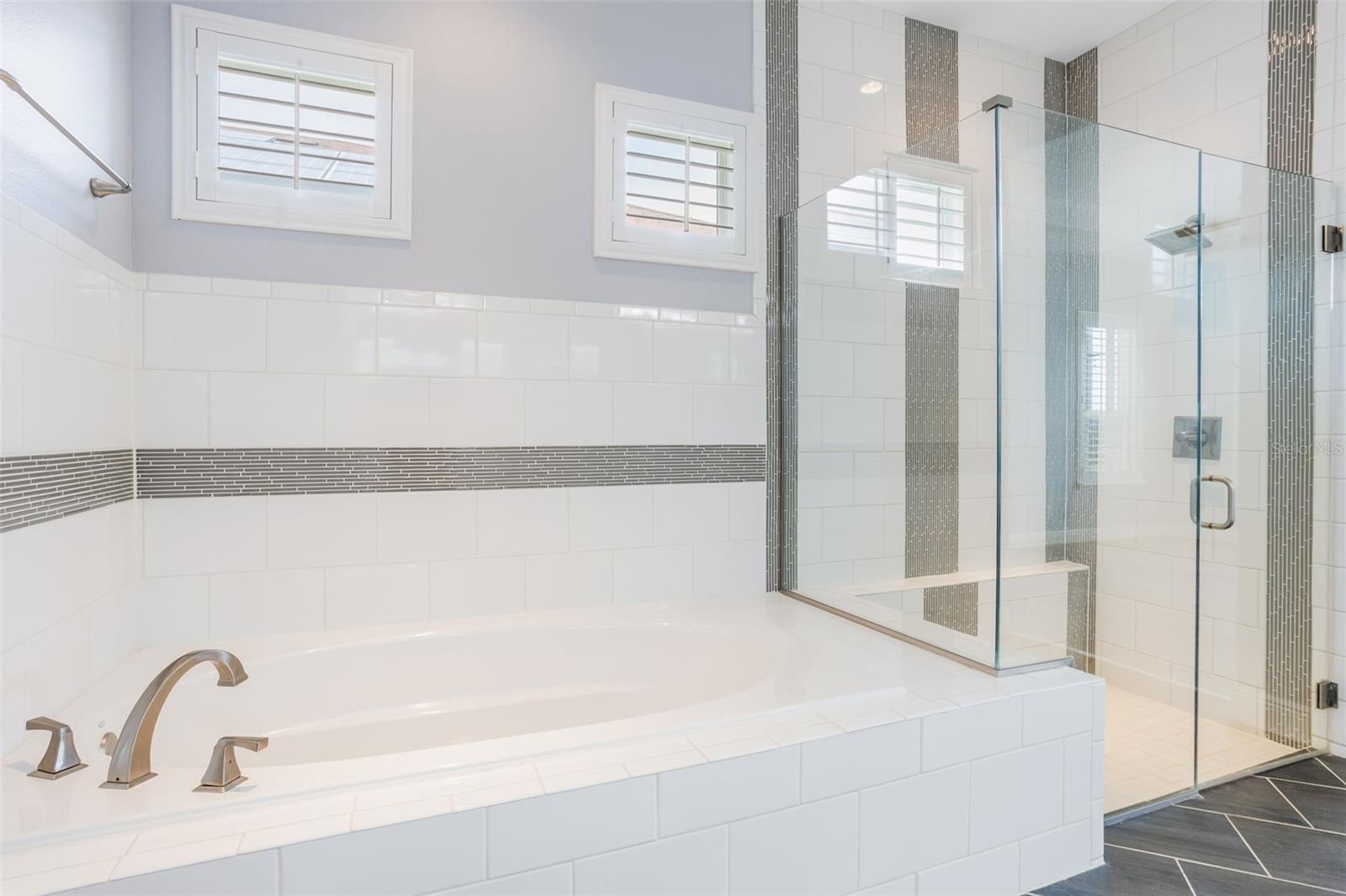 Image 21 of 88 For 290 Silver Maple Road