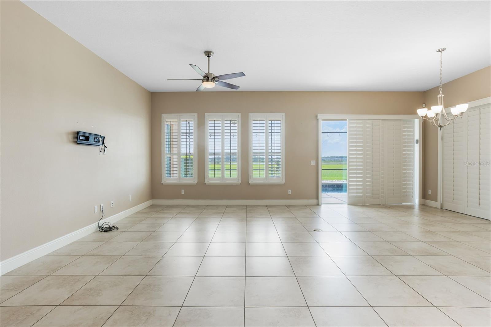 Image 7 of 88 For 290 Silver Maple Road