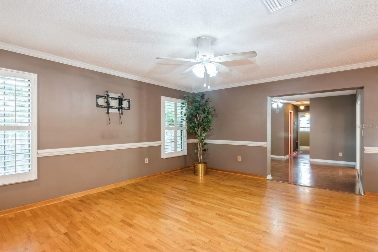 Image 14 of 47 For 8548 Shady Glen Drive