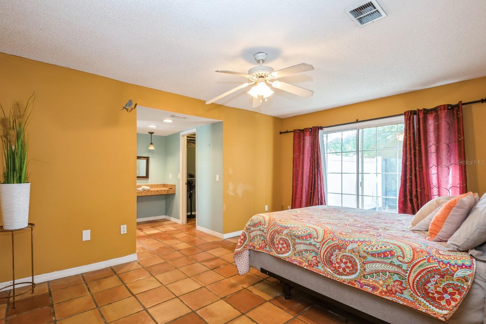 Image 18 of 47 For 8548 Shady Glen Drive