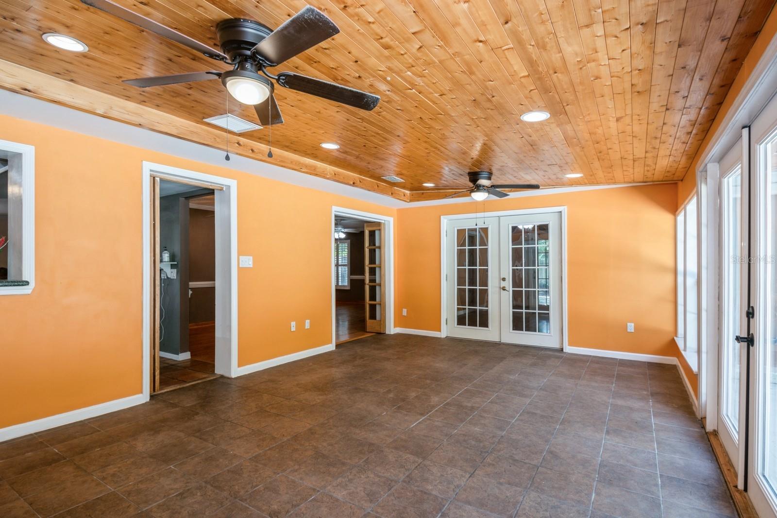 Image 22 of 47 For 8548 Shady Glen Drive