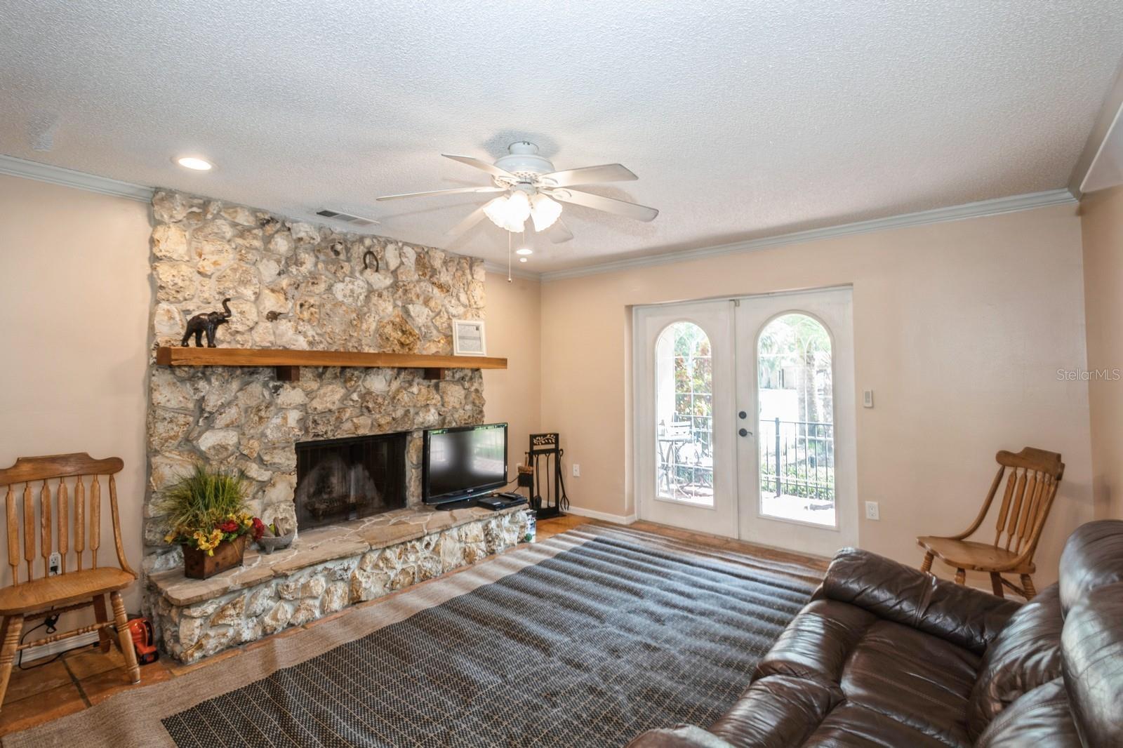 Image 8 of 47 For 8548 Shady Glen Drive