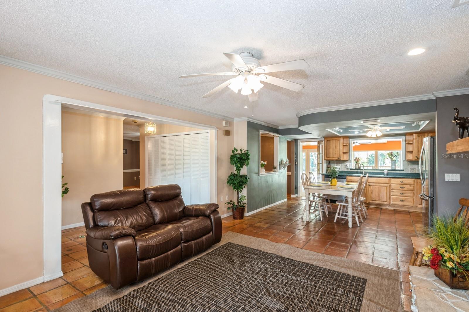 Image 9 of 47 For 8548 Shady Glen Drive
