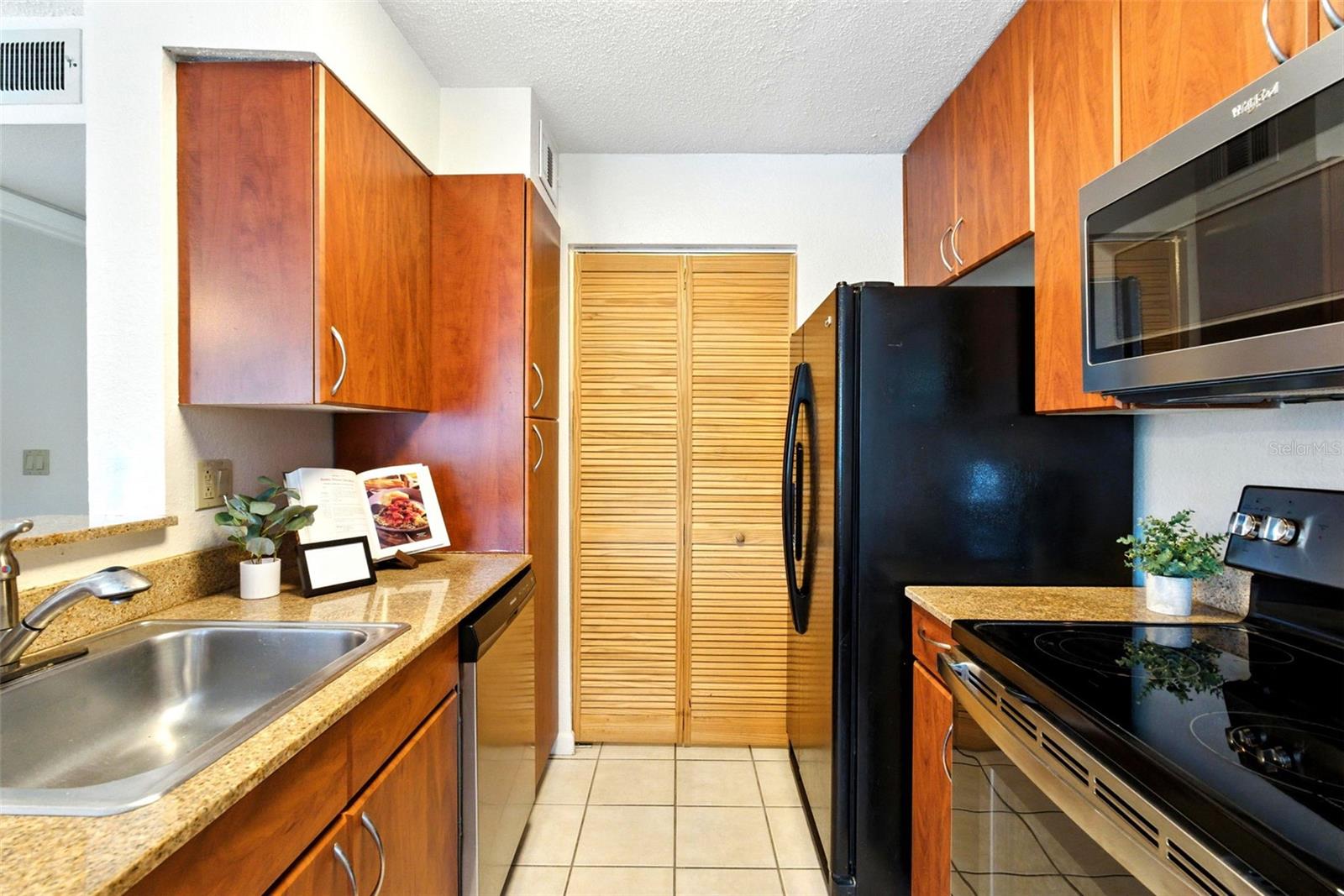 Image 14 of 46 For 11550 Westwood Boulevard 1212