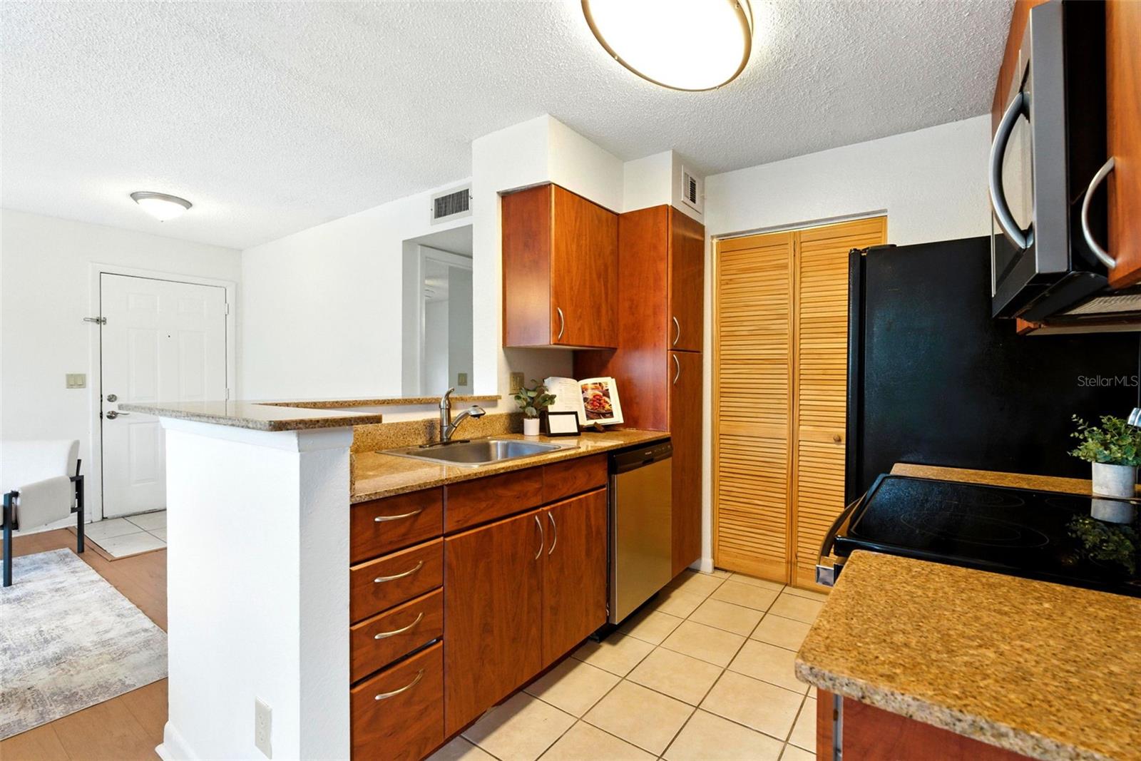Image 16 of 46 For 11550 Westwood Boulevard 1212
