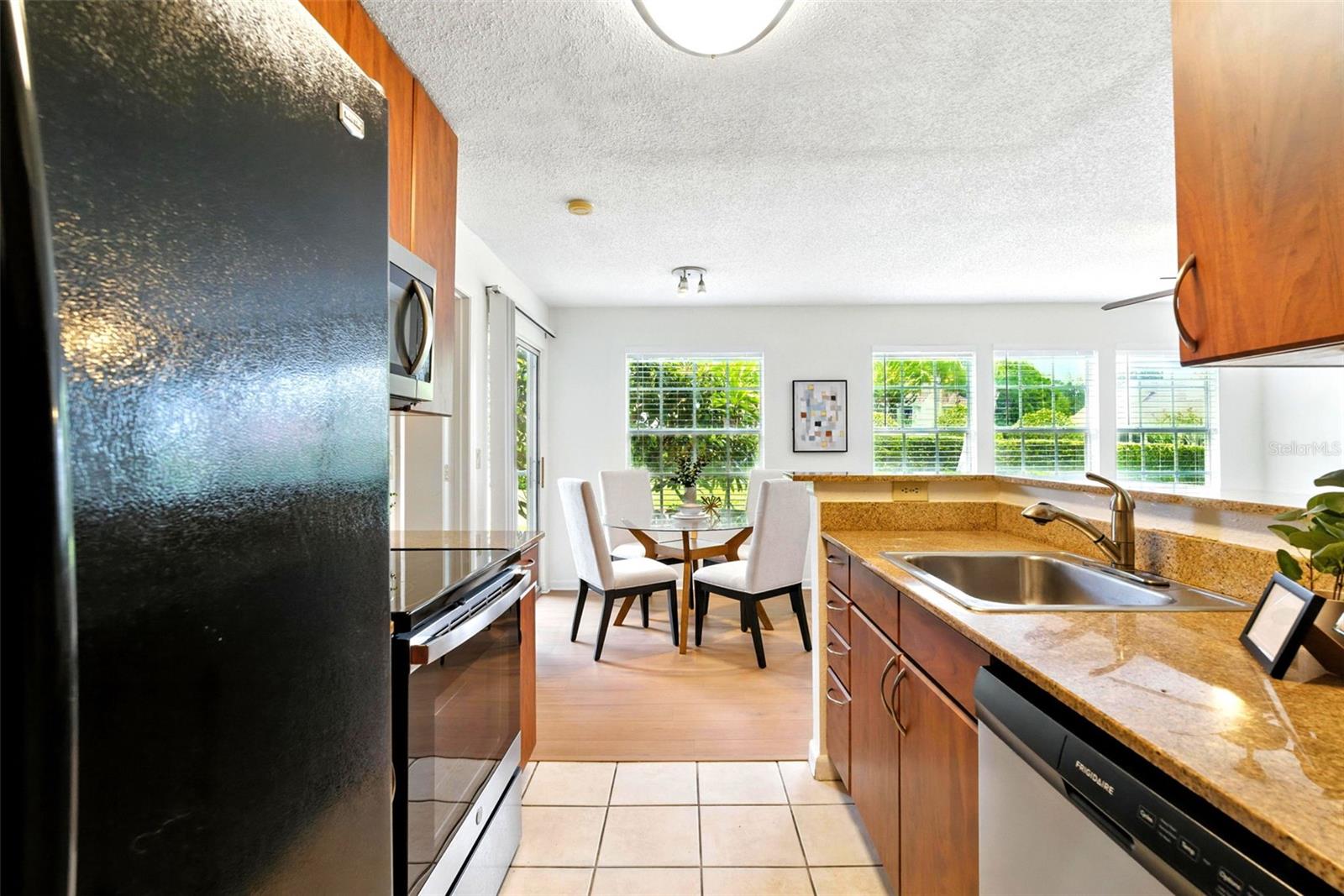 Image 20 of 46 For 11550 Westwood Boulevard 1212