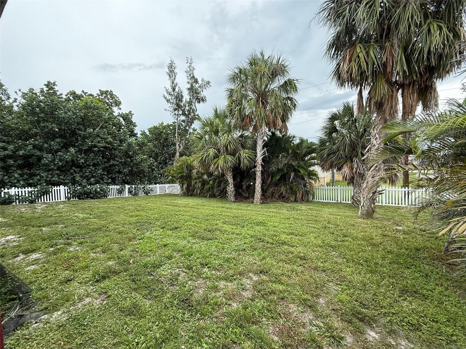 Image 6 of 13 For 3020 Magdalina Drive