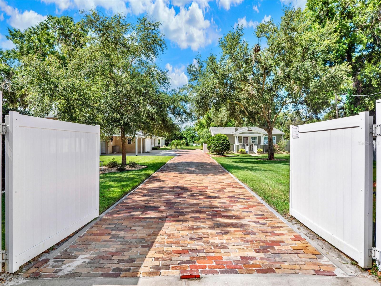 Details for 16210 Lake Saunders Drive, TAVARES, FL 32778