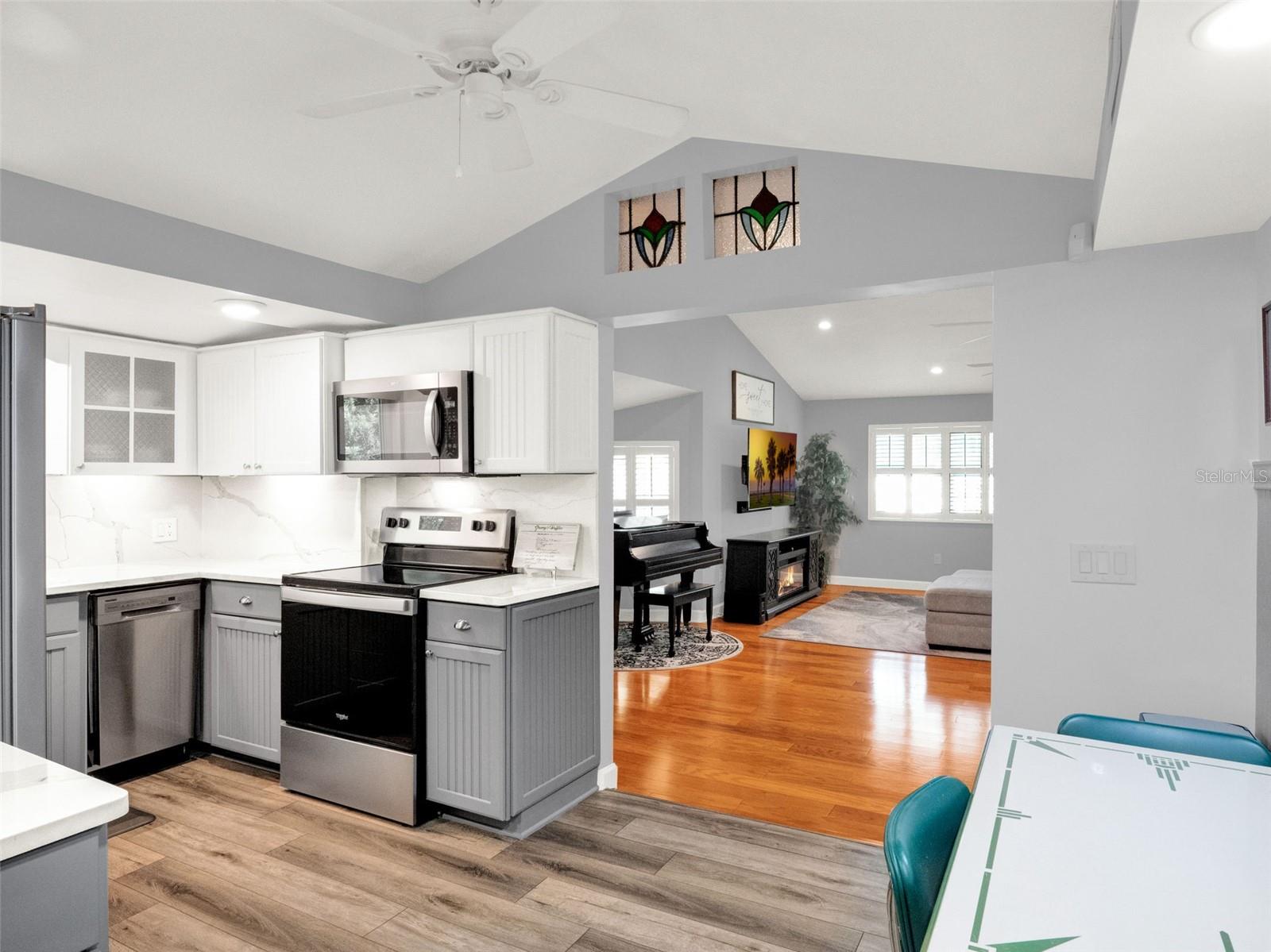Image 11 of 72 For 16210 Lake Saunders Drive