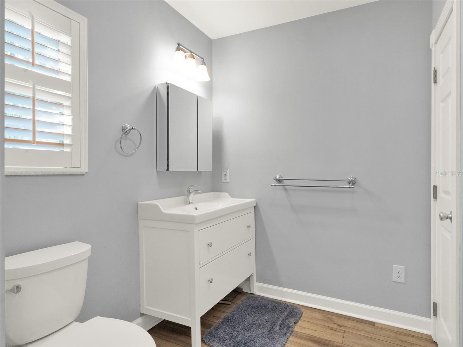Image 18 of 72 For 16210 Lake Saunders Drive
