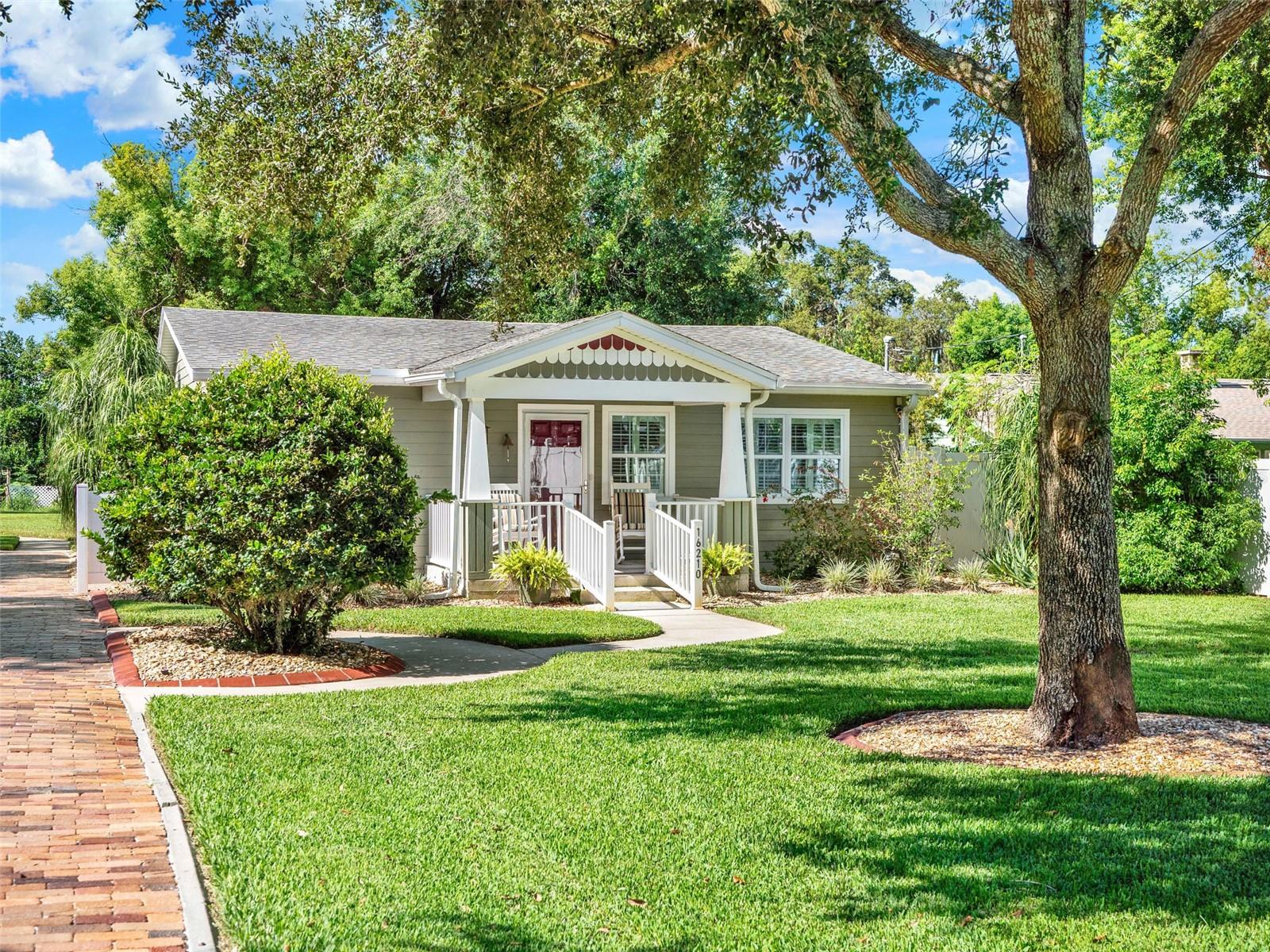 Image 4 of 72 For 16210 Lake Saunders Drive