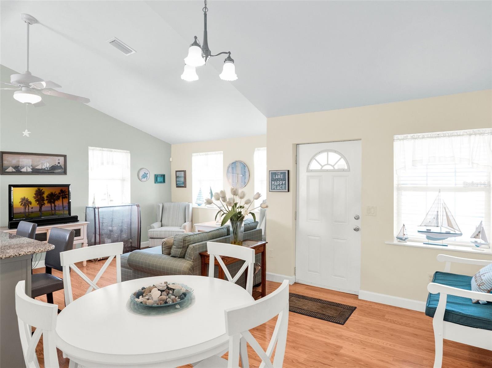 Image 41 of 72 For 16210 Lake Saunders Drive