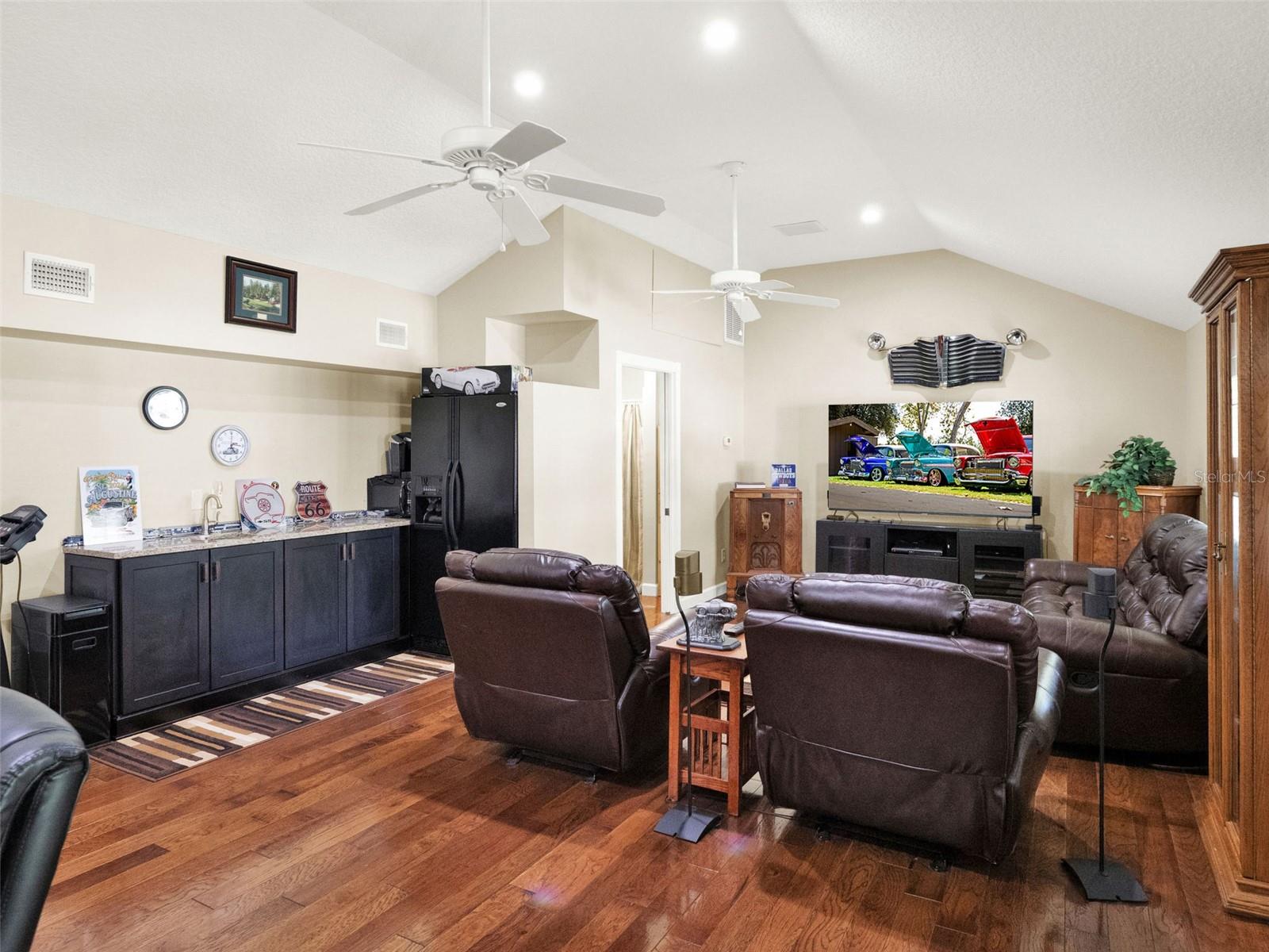 Image 48 of 72 For 16210 Lake Saunders Drive