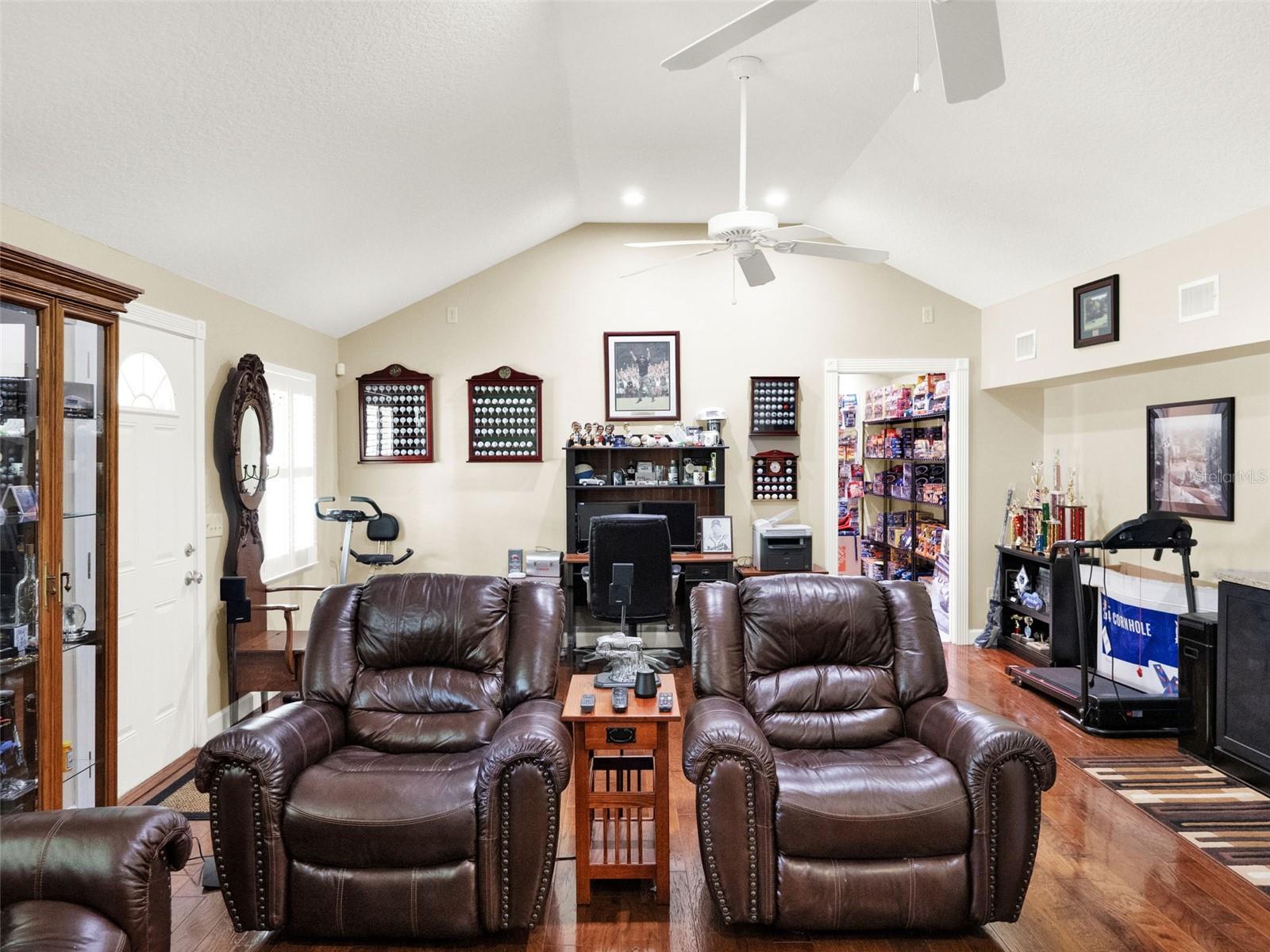 Image 49 of 72 For 16210 Lake Saunders Drive