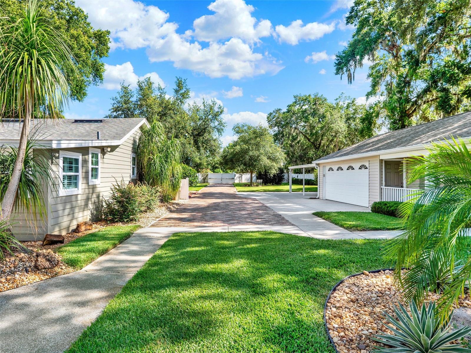 Image 54 of 72 For 16210 Lake Saunders Drive