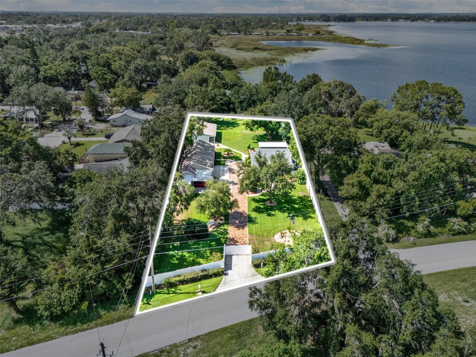 Image 61 of 72 For 16210 Lake Saunders Drive