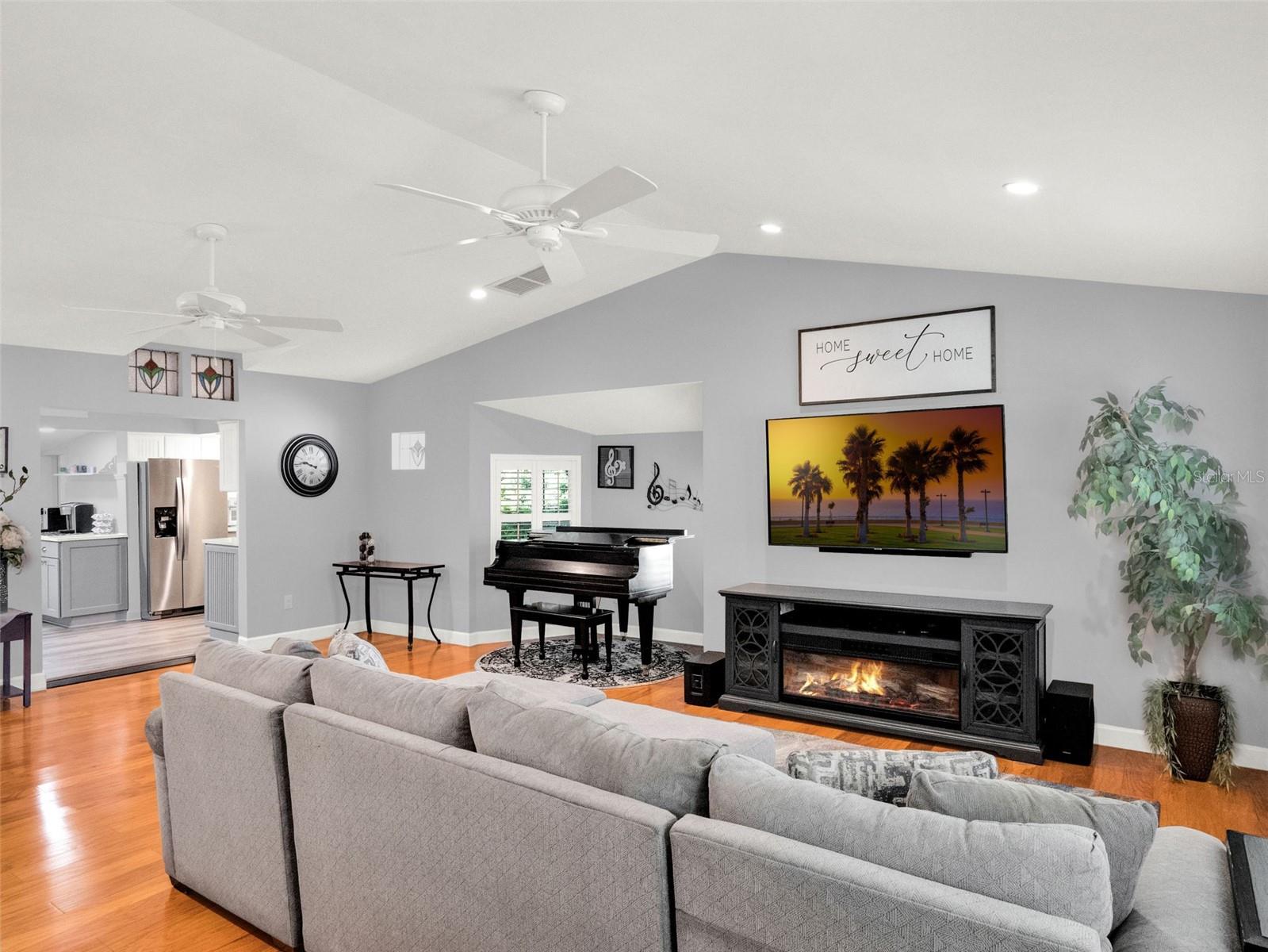 Image 7 of 72 For 16210 Lake Saunders Drive