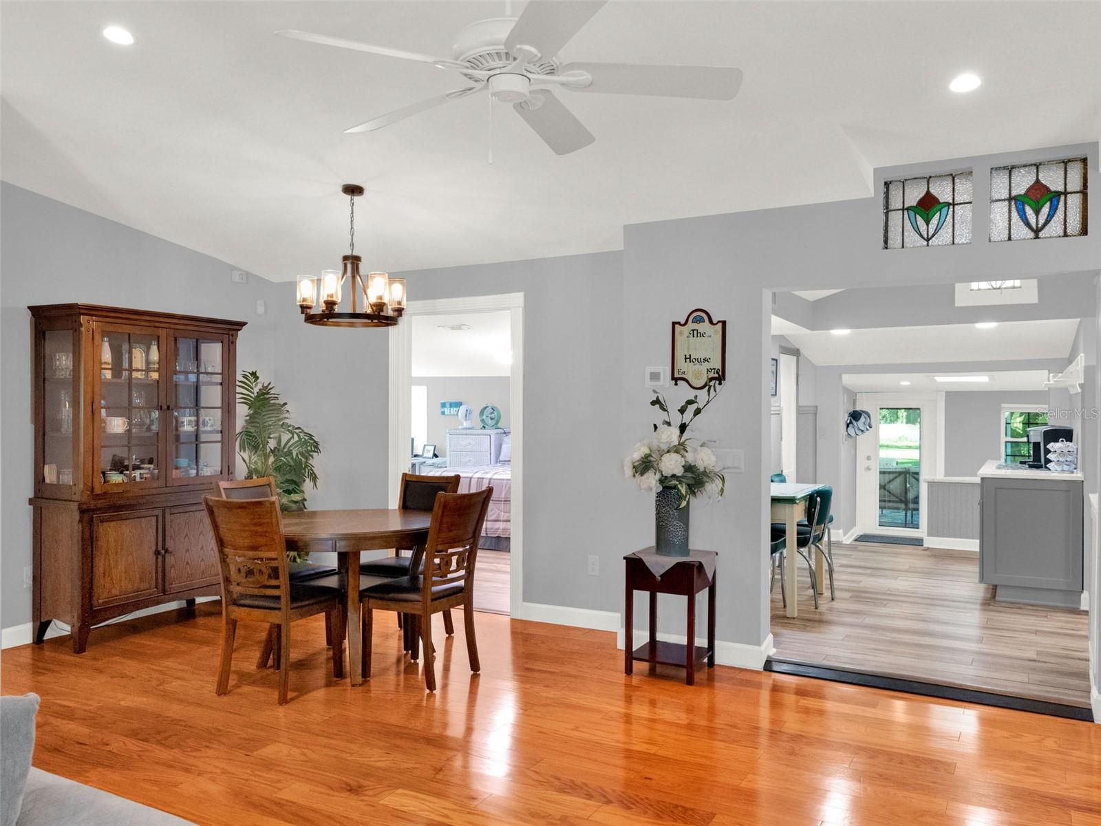 Image 9 of 72 For 16210 Lake Saunders Drive