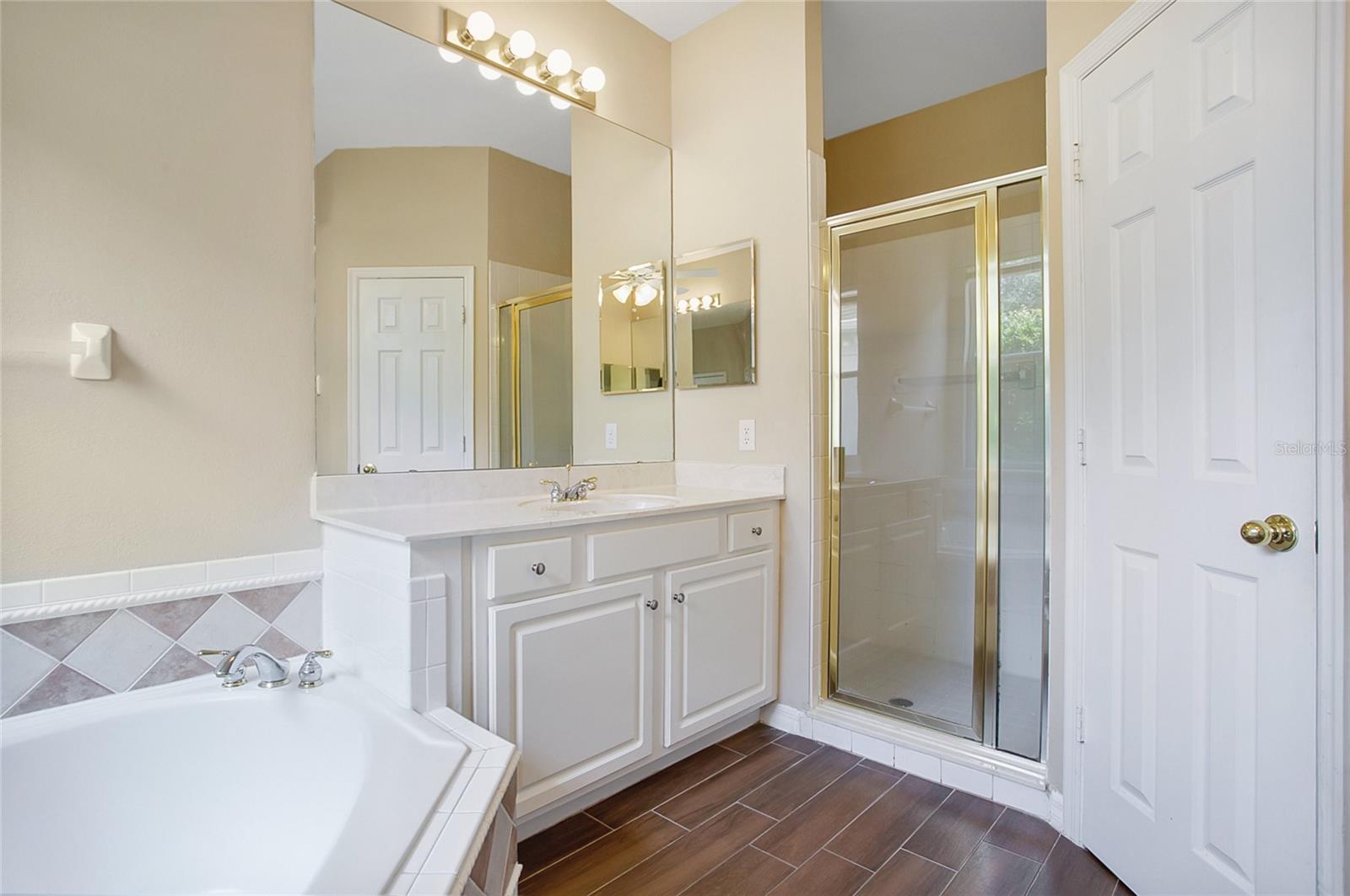 Image 20 of 39 For 107 Walton Heath Drive