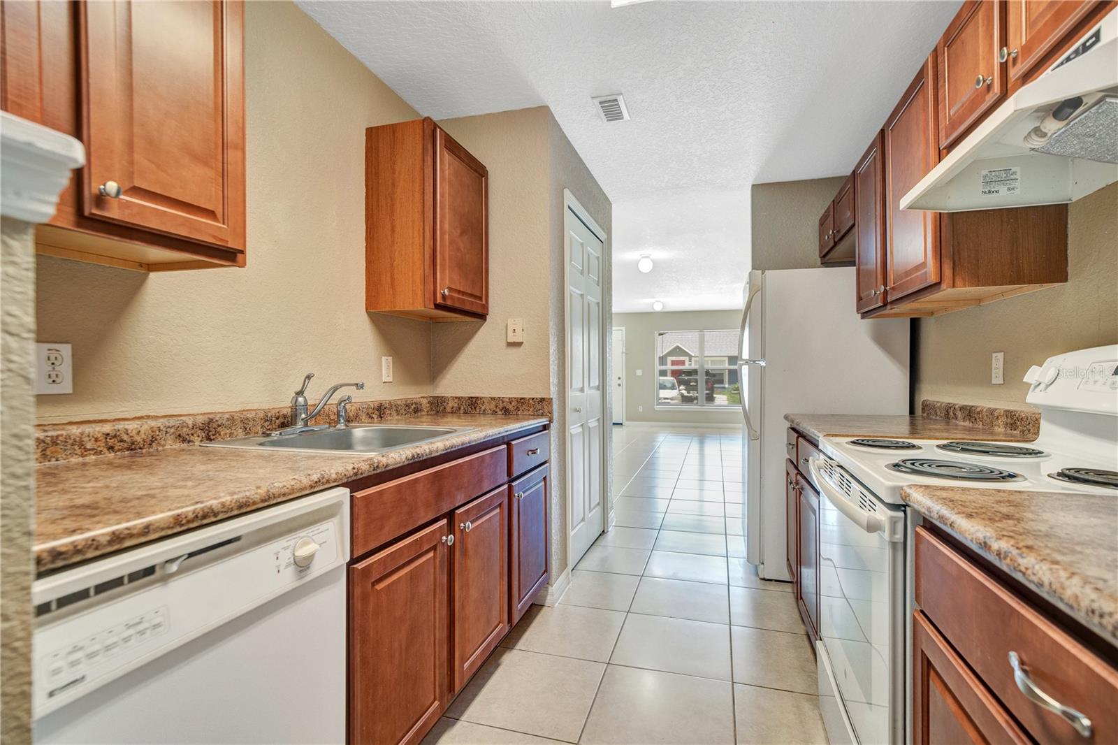 Image 5 of 11 For 825 Douglass Avenue
