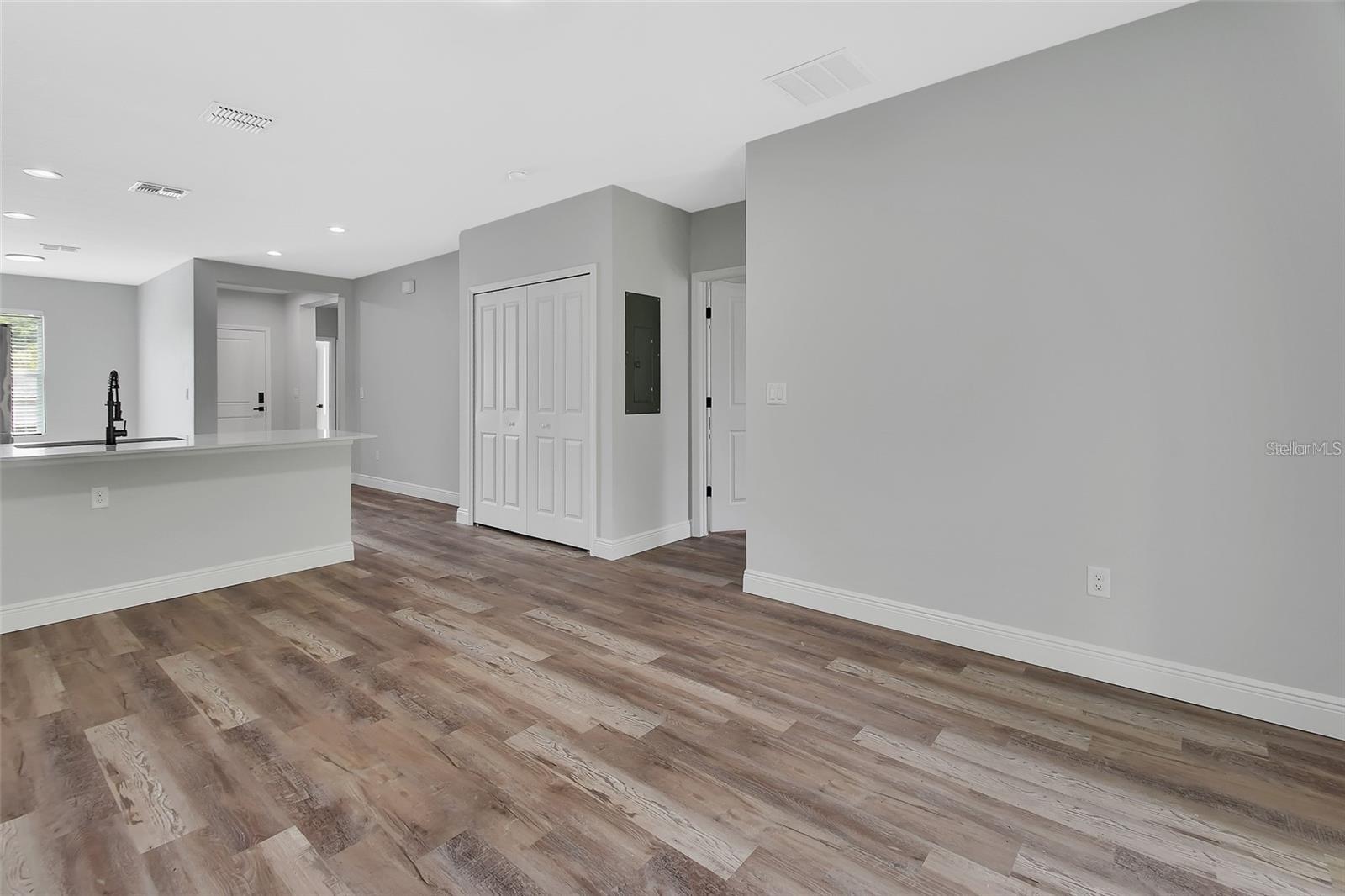 Image 6 of 31 For 1581 Montgomery Street