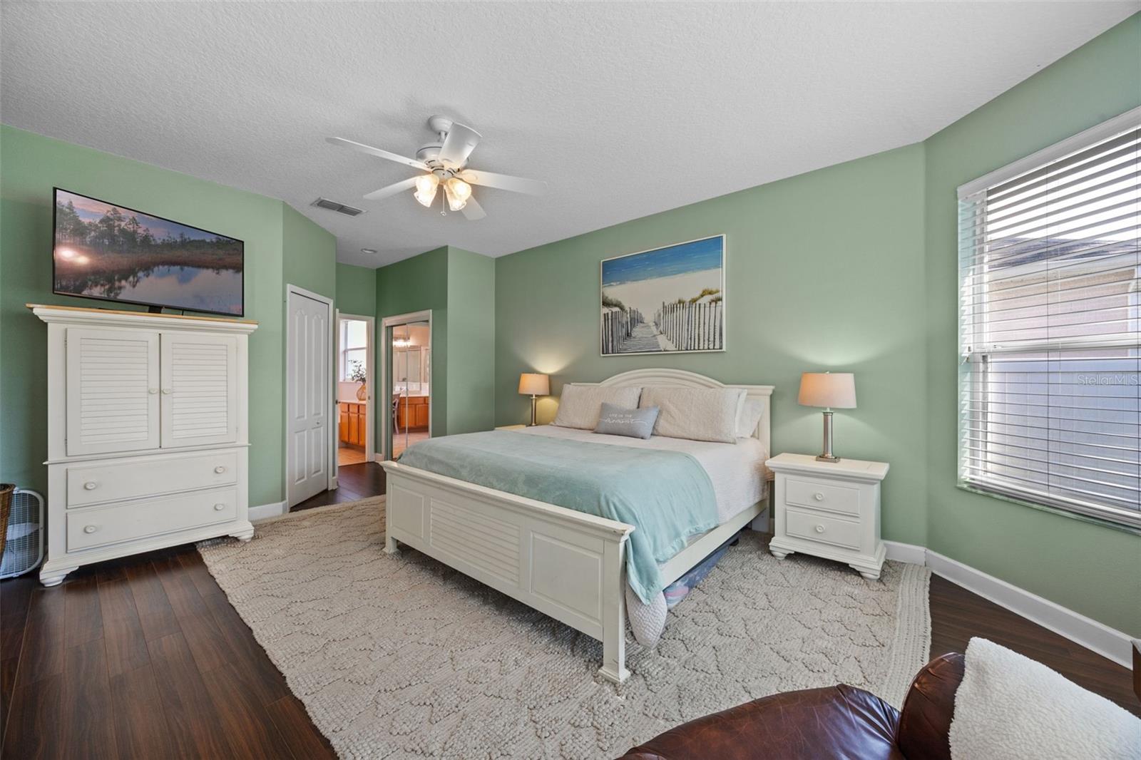 Image 32 of 68 For 1433 Cranston Street