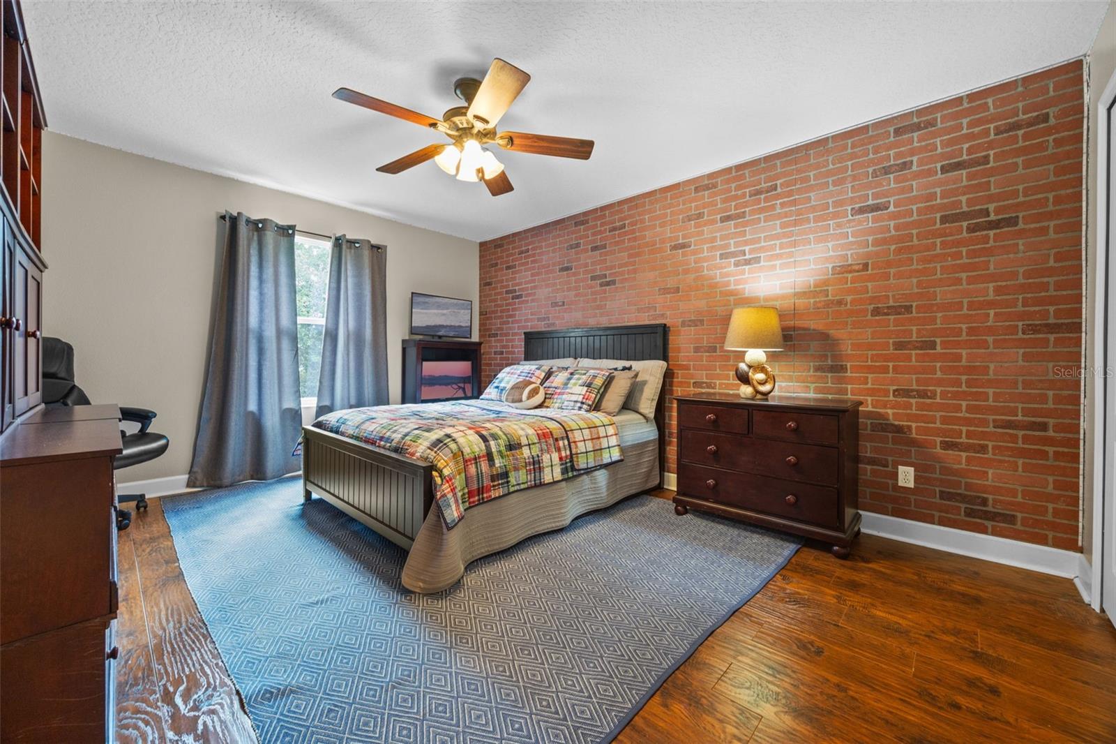 Image 36 of 68 For 1433 Cranston Street