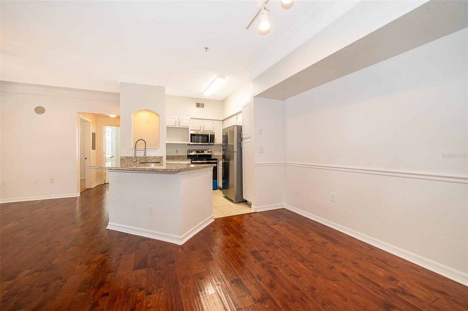 Image 6 of 22 For 6663 Queens Borough Avenue 101