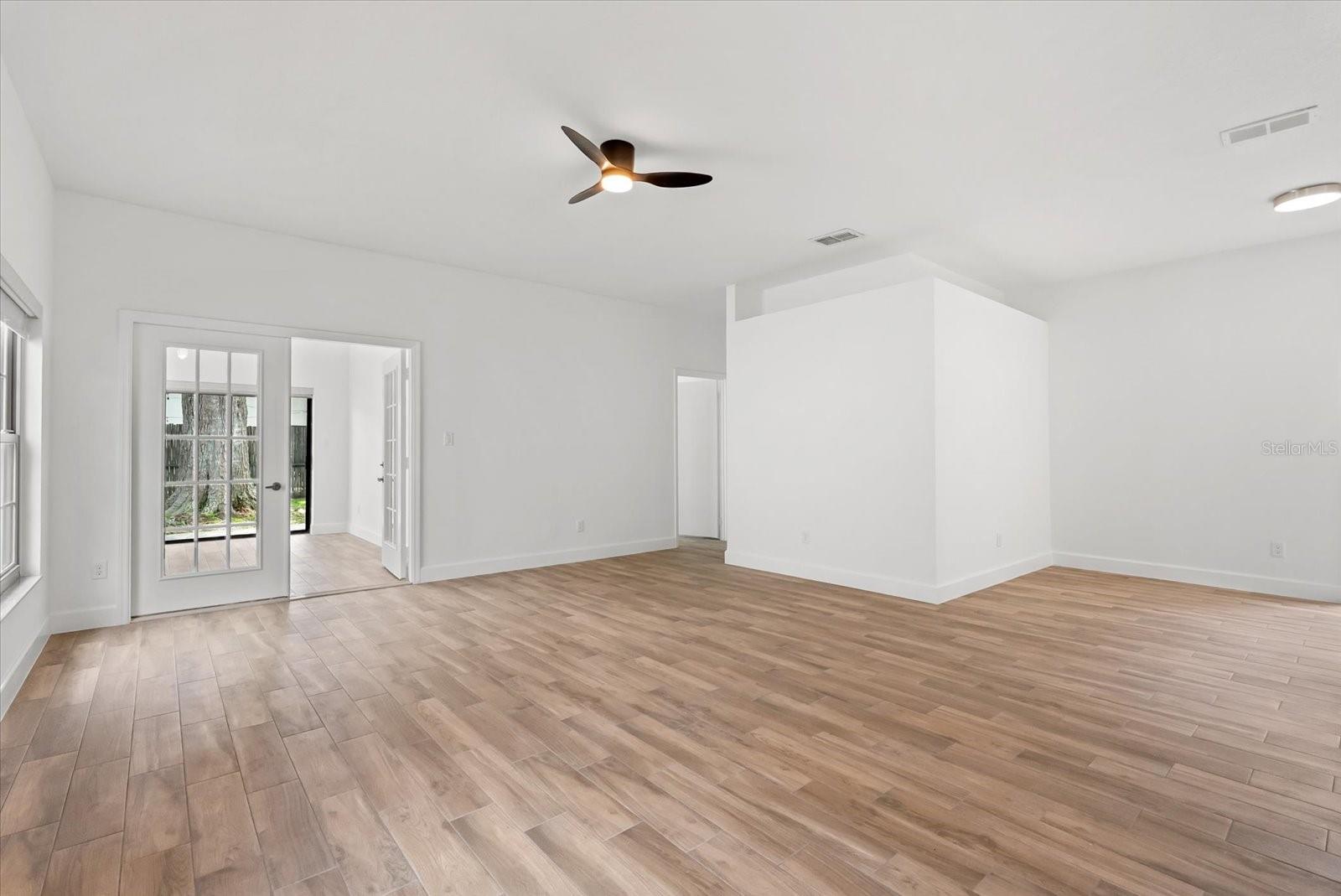 Image 16 of 29 For 5850 Plumtree Court