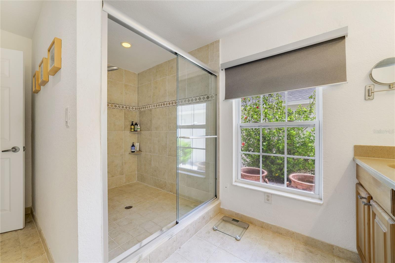 Image 19 of 57 For 8465 Granada Boulevard