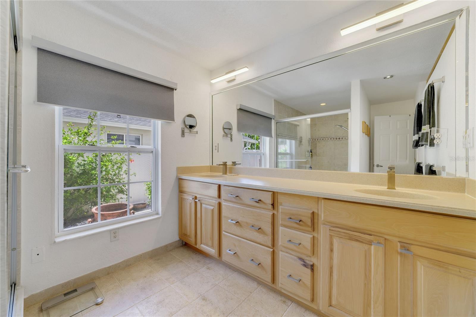 Image 20 of 57 For 8465 Granada Boulevard