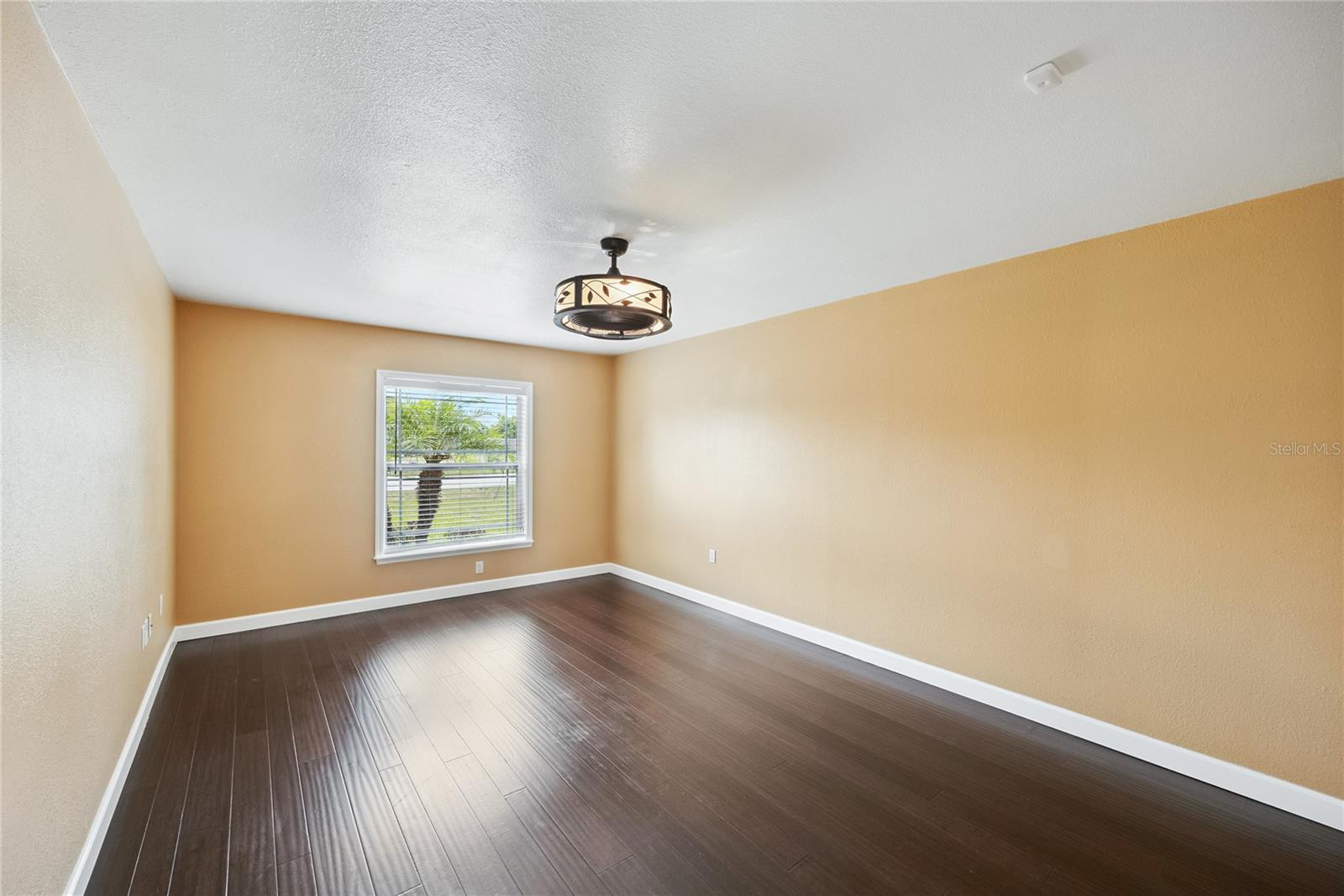 Image 11 of 26 For 159 Larchmont Drive