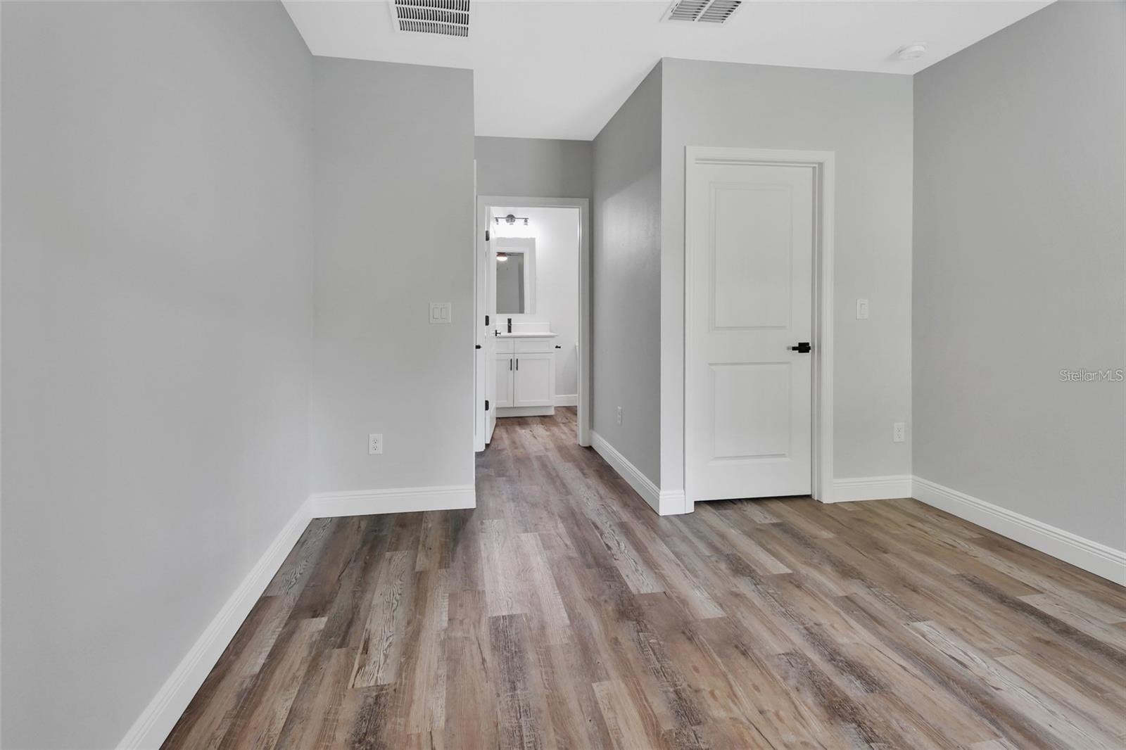 Image 13 of 23 For 1581 Montgomery Street