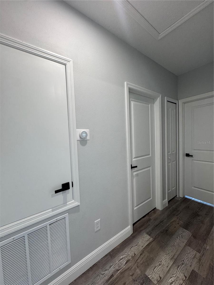 Image 18 of 23 For 1581 Montgomery Street