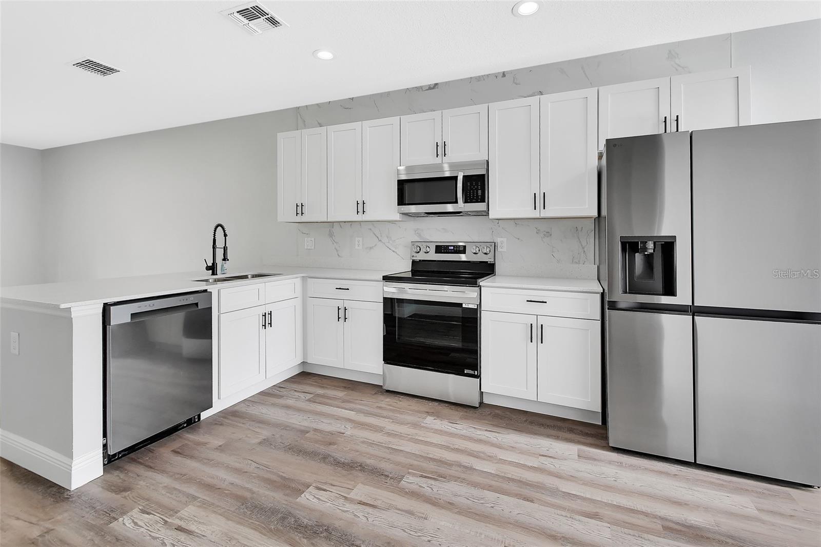 Image 4 of 23 For 1581 Montgomery Street