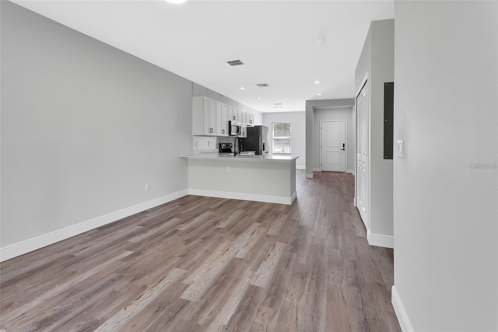 Image 6 of 23 For 1581 Montgomery Street