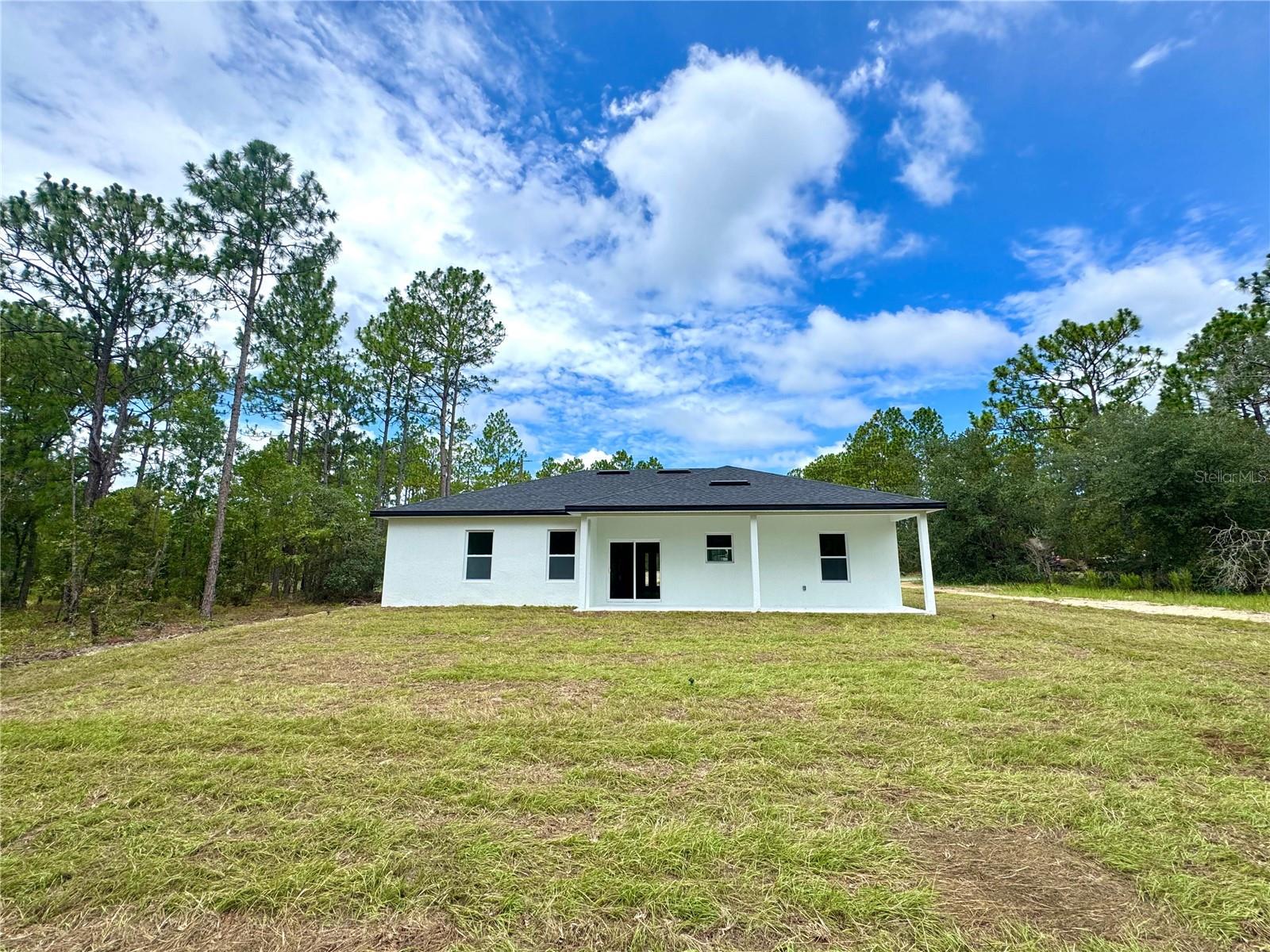 Listing photo id 8 for 7711 Ring Drive
