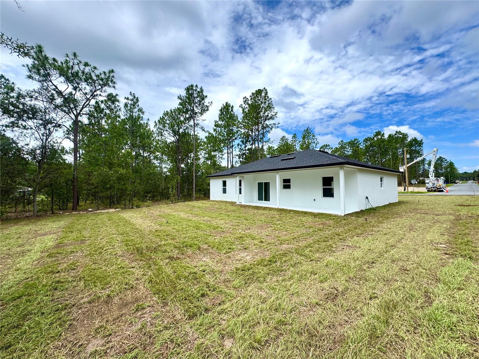 Listing photo id 5 for 7711 Ring Drive