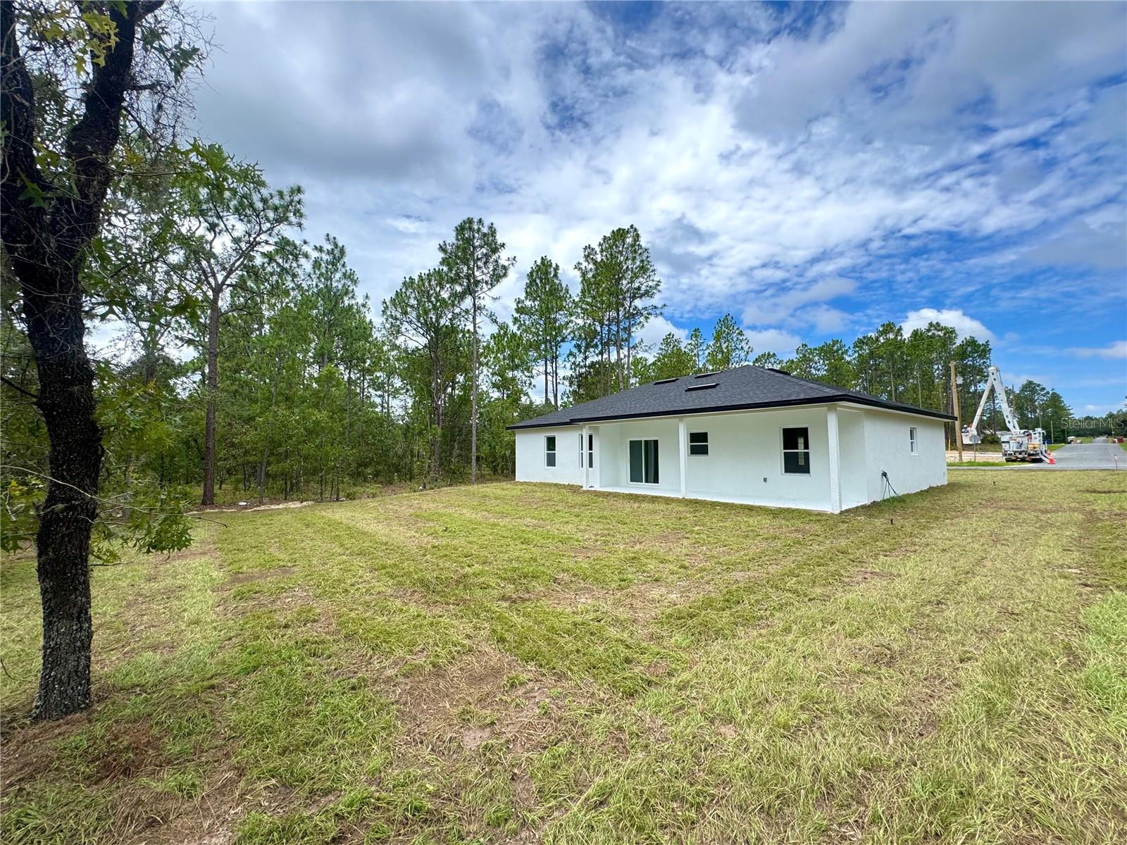 Listing photo id 6 for 7711 Ring Drive