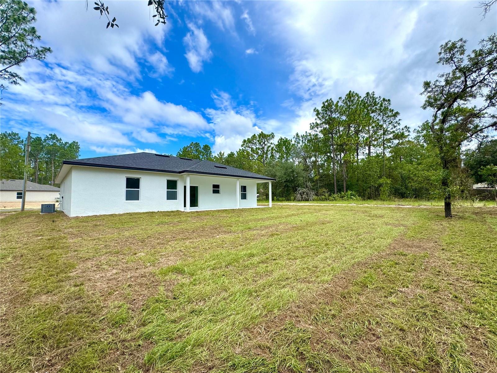 Listing photo id 7 for 7711 Ring Drive